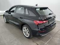 Skats no kreisās puses aizmugurē