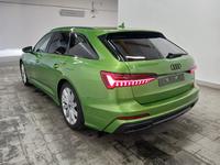 Skats no kreisās puses aizmugurē