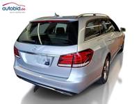 Pogled od pozadi desno