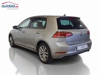 Vaade tagant vasakult