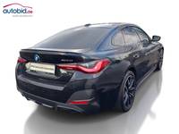 Pogled od pozadi desno