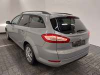 Vaade tagant vasakult