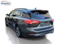 Vaade tagant vasakult