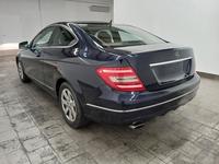 Vaade tagant vasakult