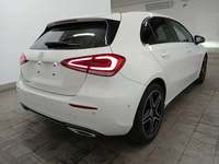 Pogled od pozadi desno