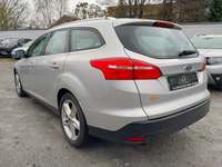 Vaade tagant vasakult