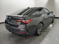 Pogled od pozadi desno