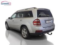 Vaade tagant vasakult