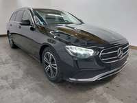 Skats no labās puses priekšā