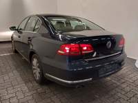 Vaade tagant vasakult