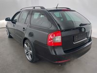 Vue de l’arrière gauche