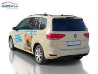 Vaade tagant vasakult