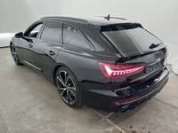 Skats no kreisās puses aizmugurē