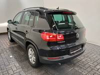 Vaade tagant vasakult