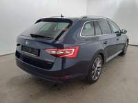 Vue de l’arrière droit