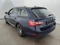 Vue de l’arrière gauche