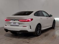 Skats no labās puses aizmugurē