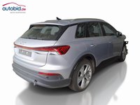 Skats no labās puses aizmugurē