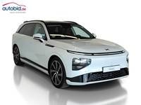 Skats no labās puses priekšā