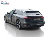 Skats no kreisās puses aizmugurē