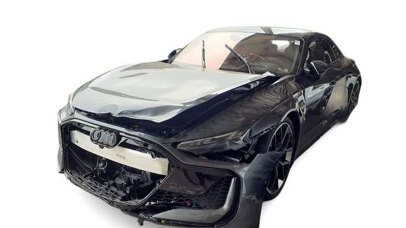 Skats no kreisās puses priekšā