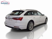 Skats no labās puses aizmugurē