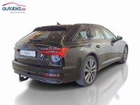 Skats no labās puses aizmugurē