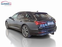 Skats no kreisās puses aizmugurē