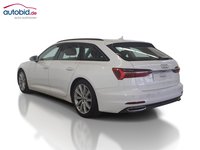 Skats no kreisās puses aizmugurē