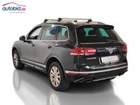 Skats no kreisās puses aizmugurē