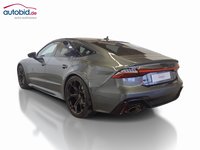 Skats no kreisās puses aizmugurē