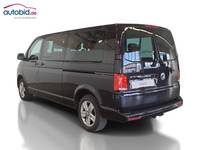 Skats no kreisās puses aizmugurē