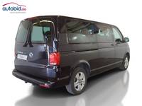 Skats no labās puses aizmugurē