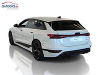 Skats no kreisās puses aizmugurē