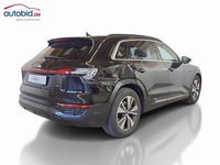 Skats no labās puses aizmugurē