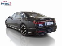 Skats no kreisās puses aizmugurē