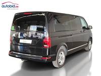 Skats no labās puses aizmugurē