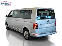 Skats no kreisās puses aizmugurē