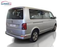 Skats no labās puses aizmugurē