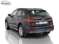 Skats no kreisās puses aizmugurē