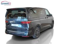 Skats no labās puses aizmugurē