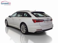 Skats no kreisās puses aizmugurē