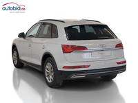 Skats no kreisās puses aizmugurē