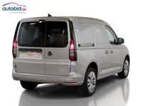 Skats no labās puses aizmugurē