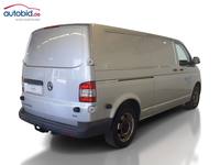 Skats no labās puses aizmugurē