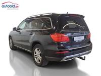 Vaade tagant vasakult