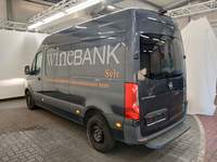 Skats no kreisās puses aizmugurē