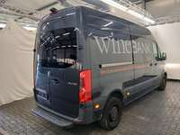 Skats no labās puses aizmugurē