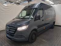 Skats no kreisās puses priekšā