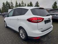 Vaade tagant vasakult